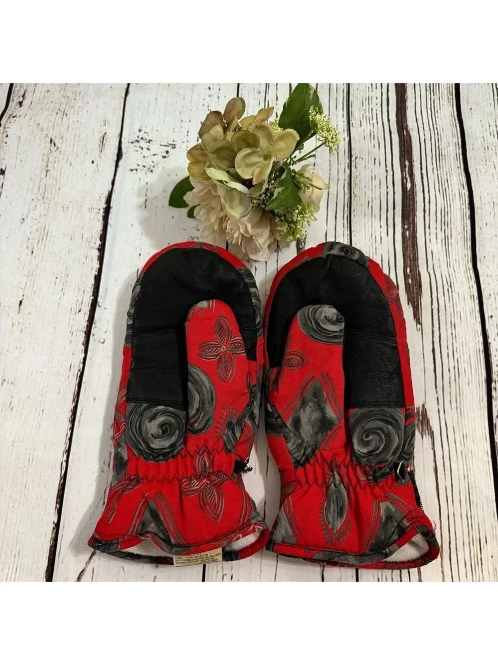 Vintage Nils Red, Gray and Black Patterned Ski Mittens Medium